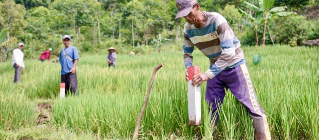 Pasang Patok, Cara Sederhana Cegah Sengketa Tanah dengan Tetangga