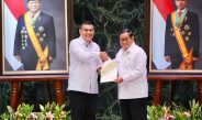 DKI Jakarta HUT ke-499, Wamen Ossy Serahkan 499 Sertipikat ke Gubernur Pramono Anung
