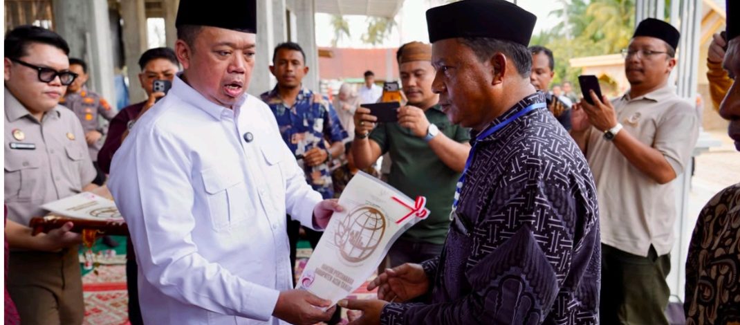 Menteri Nusron Serahkan Sertipikat Wakaf dan Bantuan dari MUI untuk Masjid Salman Alfarisi Aceh Tamiang